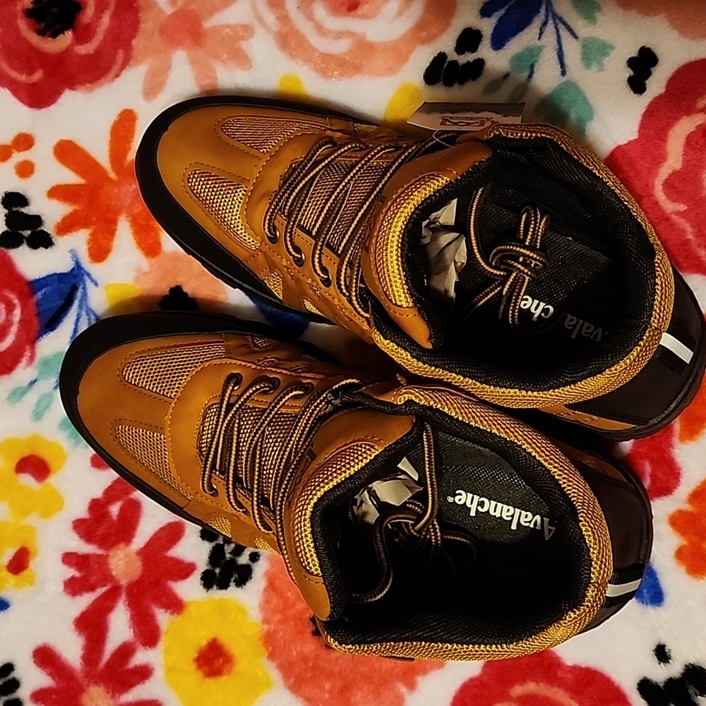 MENS Avalanche Hiking Boots - Picture 3 of 5